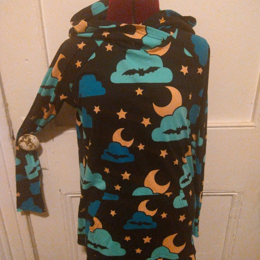 (2 for $20❤️) Halloween LuLaRoe Amber hoodie with kangaroo pocket, size S.